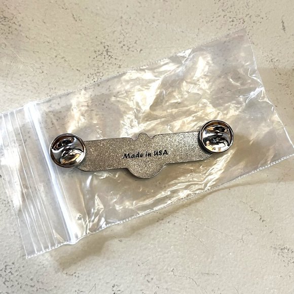 RARE NWT 2014 Pearl Jam "Airways" US Lightning Bolt Tour Pin, Mint Condition - Picture 2 of 2